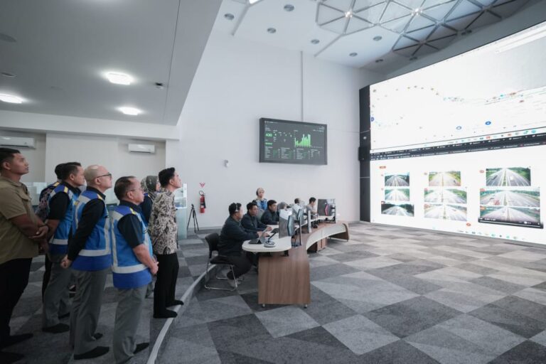 Gibran Pantau Strategi Pengendalian Lalu Lintas Arus Mudik Idulfitri 1447H/Lebaran 2026 di JMTC