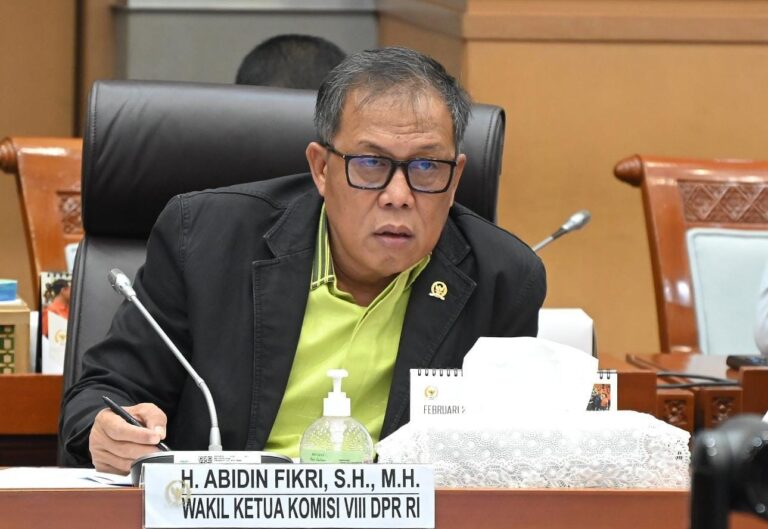 DPR Desak Kemenag Bayarkan TPG Guru Madrasah Sebelum Idulfitri