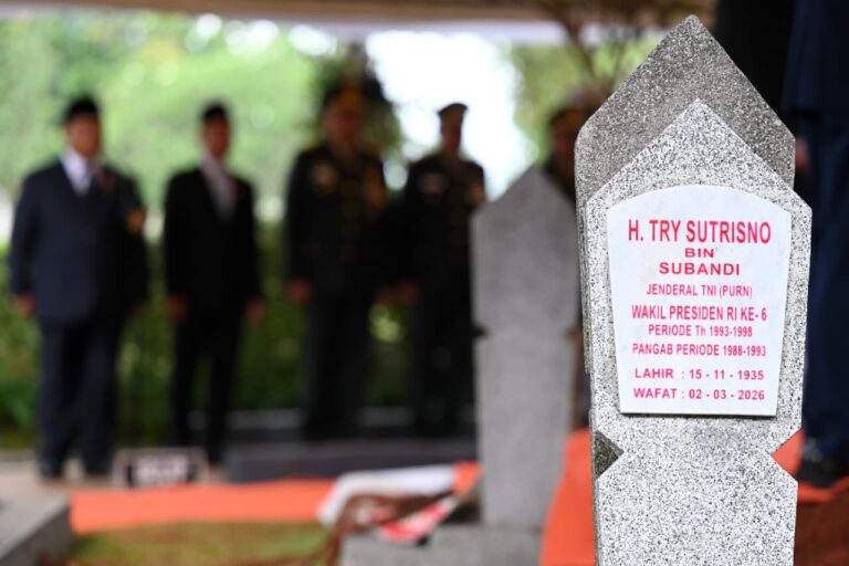 Panglima TNI dan Presiden Beri Penghormatan Terakhir untuk Wapres ke-6 RI