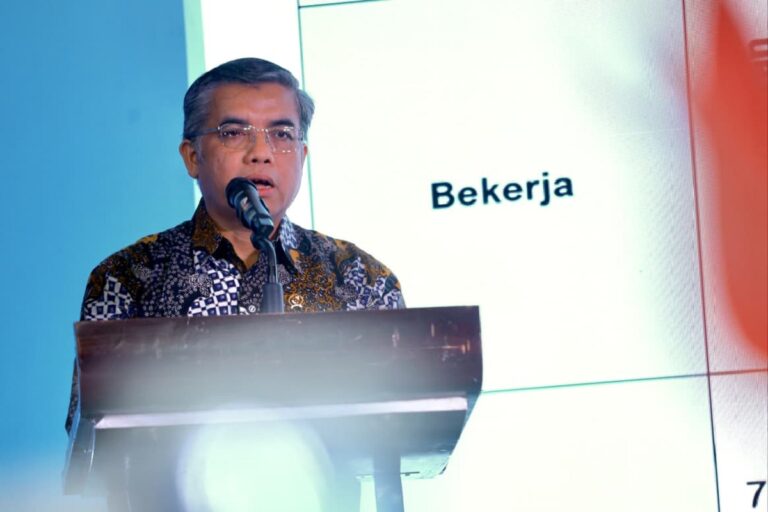 Menaker Tinjau Posko THR dan BHR 2026, Pastikan Hak Pekerja Terpenuhi