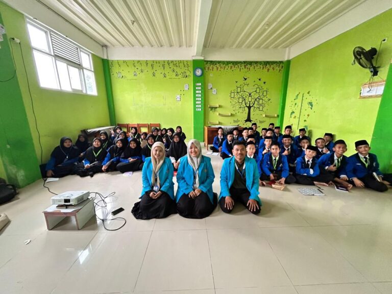 Mahasiswa S2 Unpam Gelar PKM di Pesantren Al-Kaffah, Bahas Strategi Pembelajaran Efektif di Era Digital