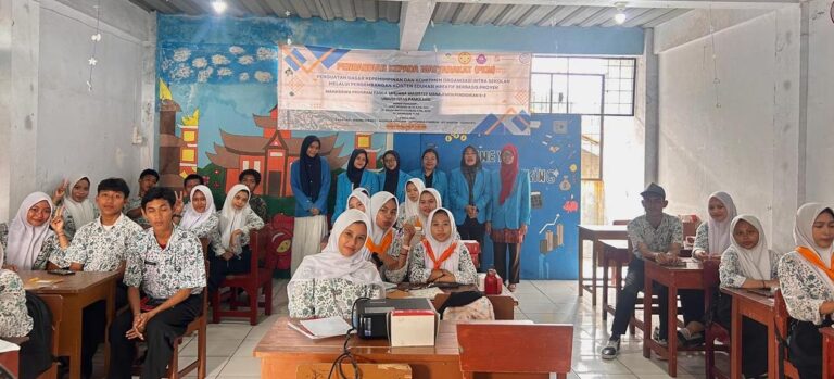 Mahasiswa Pascasarjana UNPAM Latih  OSIS SMK Darussalam Kepemimpinan Kolaboratif Berbasis Proyek Edukasi