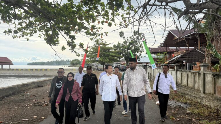 Rokhmin Dahuri Tinjau Calon Kampung Nelayan Merah Putih di Halmahera Selatan