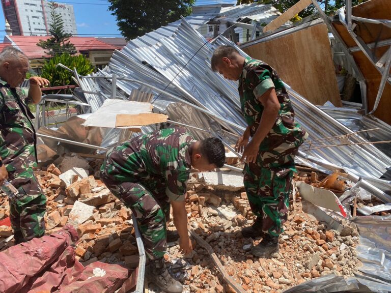 TNI Gerak Cepat Evakuasi Korban dan Tangani Dampak Bencana Gempa Sulawesi Utara