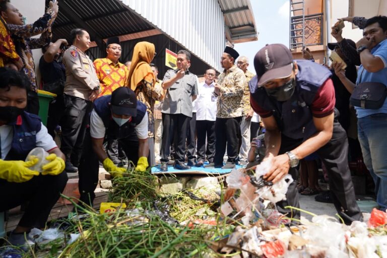 Mendag Resmikan Pasar Tematik Industri Sidayu Gresik, Dongkrak Ekonomi Rakyat dan Wisata Lokal