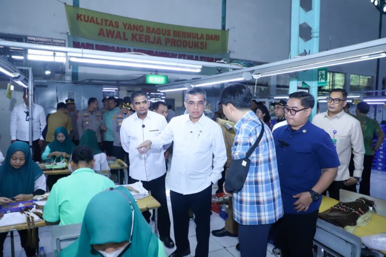 Menaker Sidak Perusahaan Diduga Potong THR Karyawan di Semarang