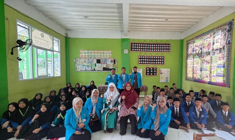 Mahasiswa S2 UNPAM Gelar PKM di Pesantren Al-Kaffah, Dorong Etika Digital dan Organisasi Santri di Era Gadget