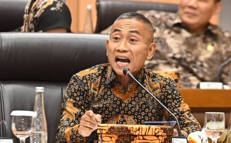 Harga Plastik Meroket 100%, DPR Desak Pemerintah Selamatkan UMKM dari Krisis Global