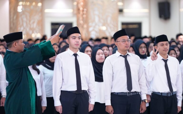 Menaker Lantik 976 ASN, Tekankan Semangat Belajar, Integritas, dan Kekompakan