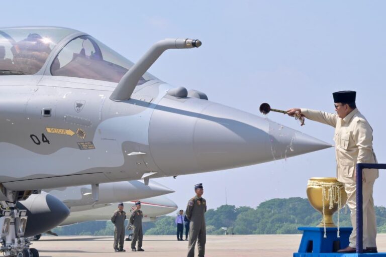 Prabowo Serahkan Pesawat MRCA Rafale dan Sistem Pertahanan Modern kepada TNI