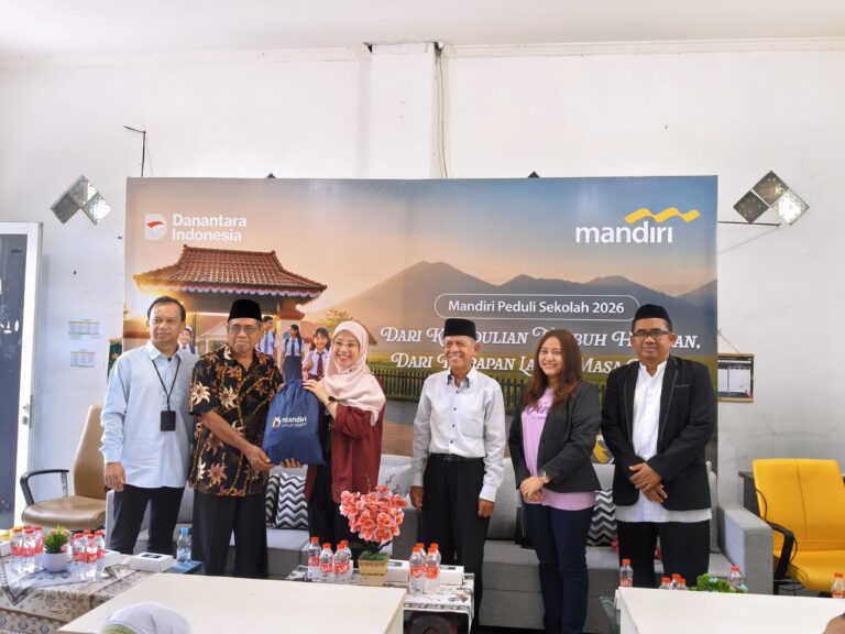 Yayasan Pendidikan Islam Adzikra dan Bank Mandiri Santuni 140 Siswa Yatama dan Dhuafa