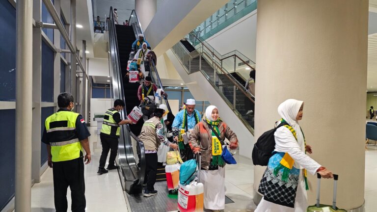 Kemenhaj Kawal Kepulangan Jemaah dari Tanah Suci, Air Zamzam Akan Didistribusikan di Tanah Air