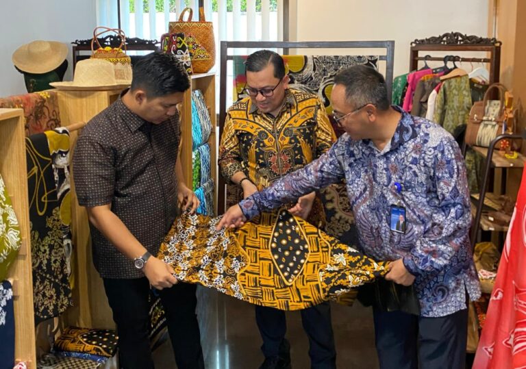 Kementerian UMKM Perkuat Promosi Wastra Kalimantan Timur