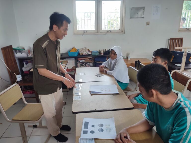 Menembus Keterbatasan; Tantangan dan Strategi Pengelolaan Sumber Daya Manusia di Sekolah Luar Biasa