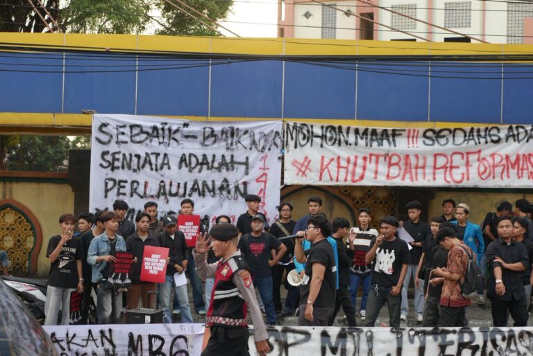 Muharam Melawan: Mahasiswa dan Santri Suarakan Kritik terhadap Kebijakan Pemerintah