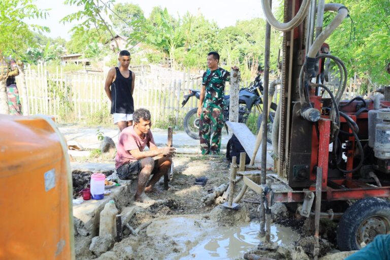 TNI Bangun Sumur Bor untuk Warga Bokimaake melalui Program TMMD
