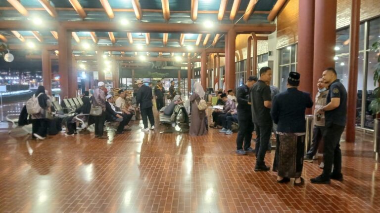 Kemenhaj Turun Tangan Lindungi 33 Jemaah Umrah Gagal Berangkat di Bandara Soetta