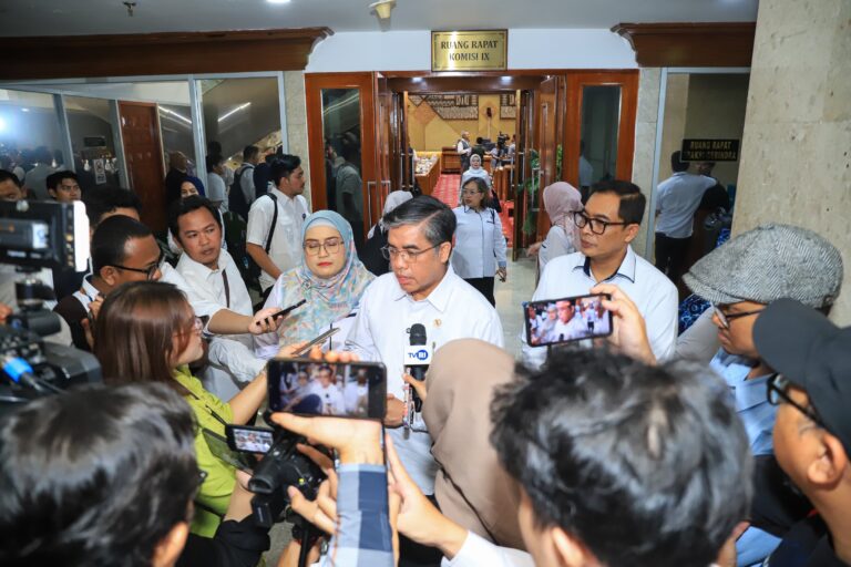 Pemerintah Serahkan DIM RUU Pelindungan Ketenagakerjaan kepada DPR