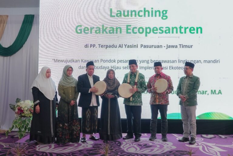 Menag Dorong Kemandirian Pesantren, Apresiasi Inovasi Ekonomi dan Digital Al Yasini